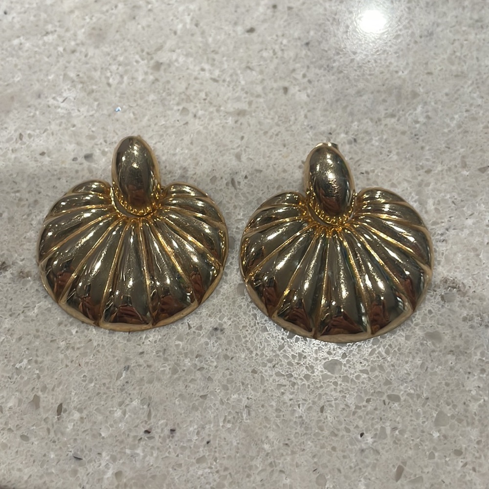 Shell earrings - Picture 2 of 2